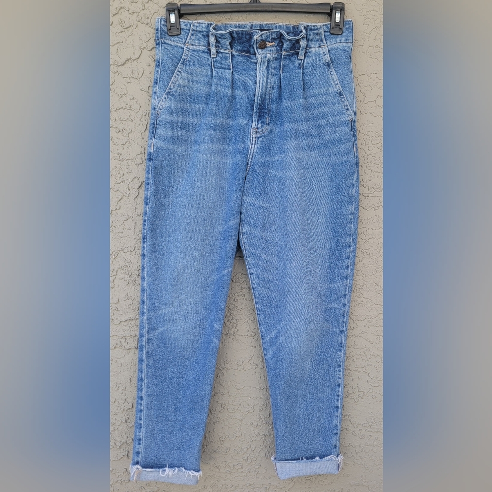 Hollister ultra high waist mom jean Vintage stretch size 28W 7 Junior